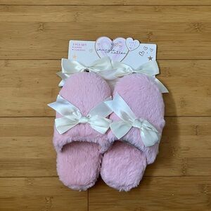 NWT Girls' Size 1-2 Pink Fuzzy Bow Slippers - Cute Cozy Indoor Shoes